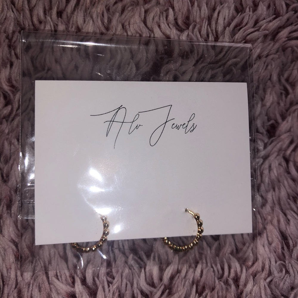 ALV JEWELS DOT HUGGIE HOOPS (NEW)